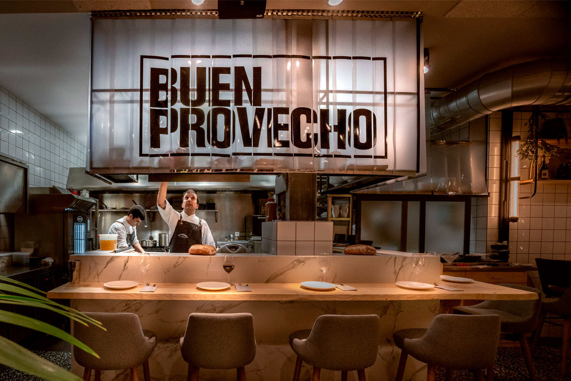 Cocina abierta en La Pizarra Bilbao