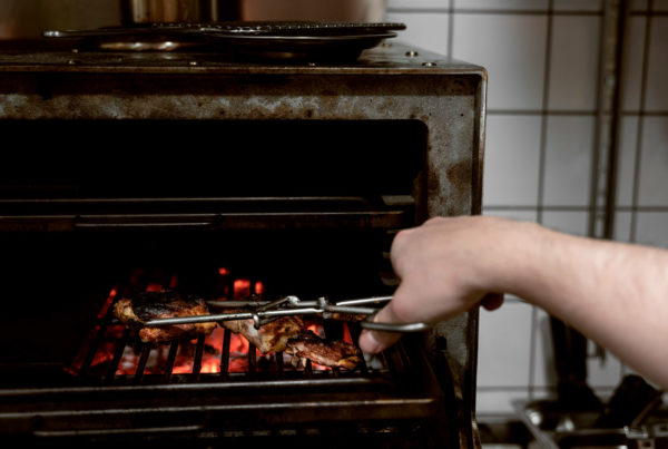 Josper en la cocina de La Pizarra