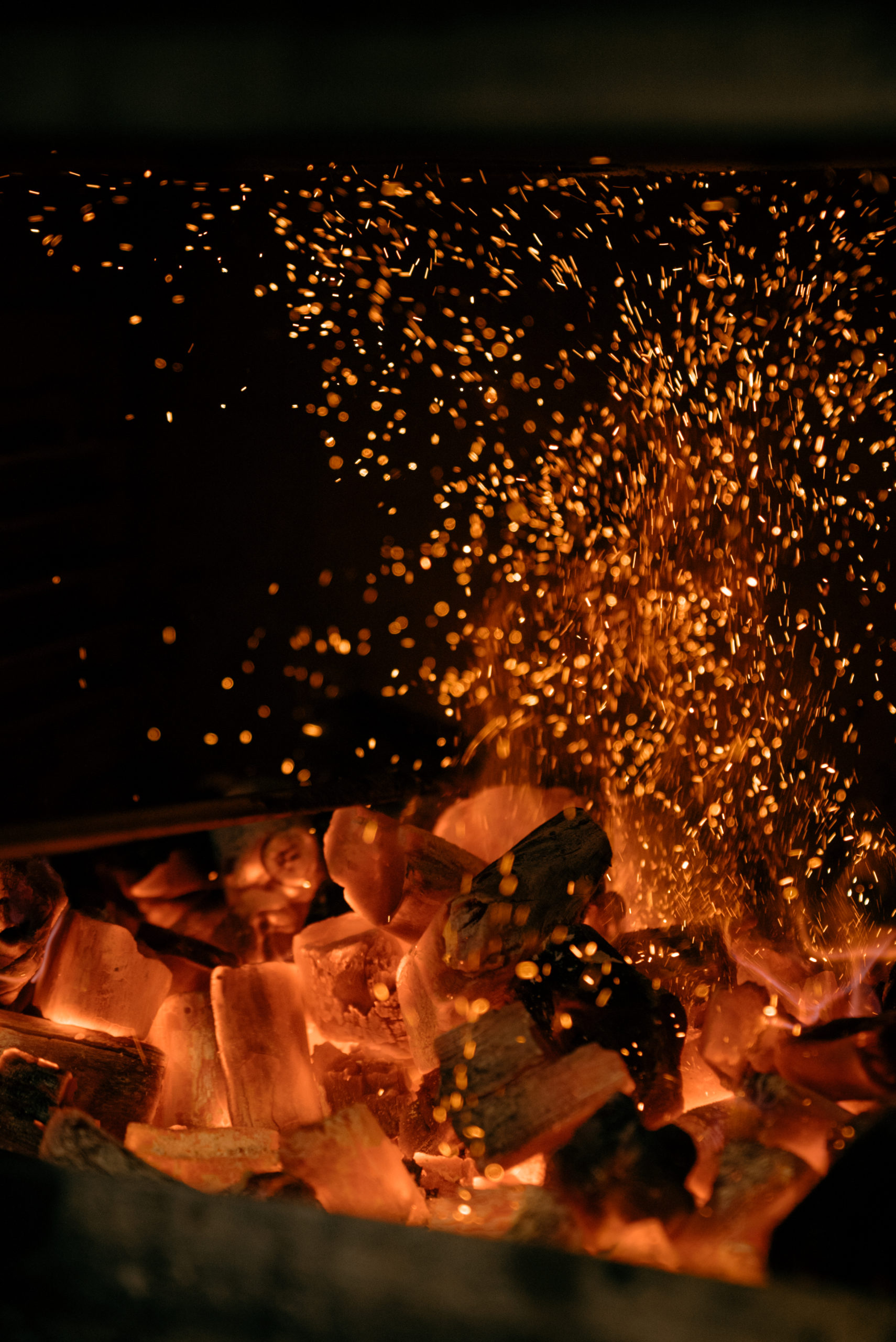 Fuego para cocinar a la brasa